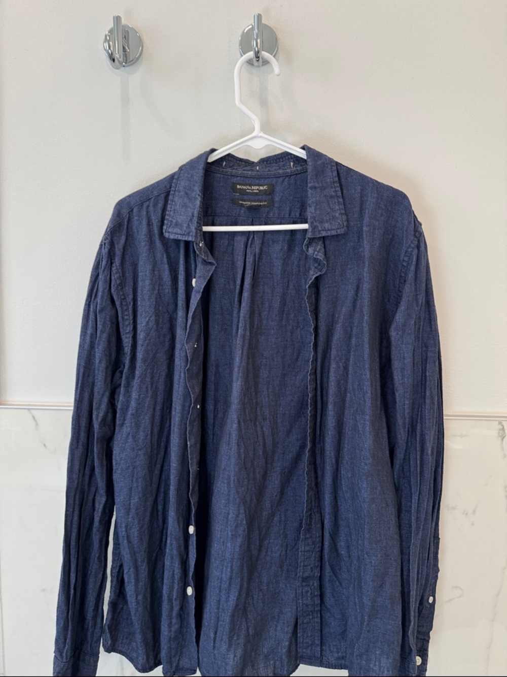 Banana Republic Navy Blue Lightweight Button-Up Shirt Men’s L